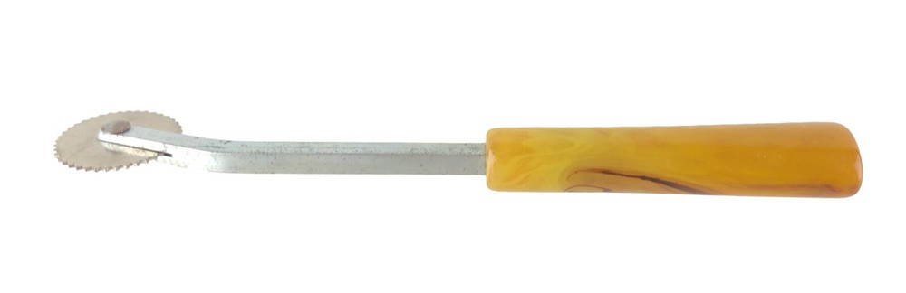 Vintage Pie Crust Cutter Butterscotch Bakelite Handle 6”