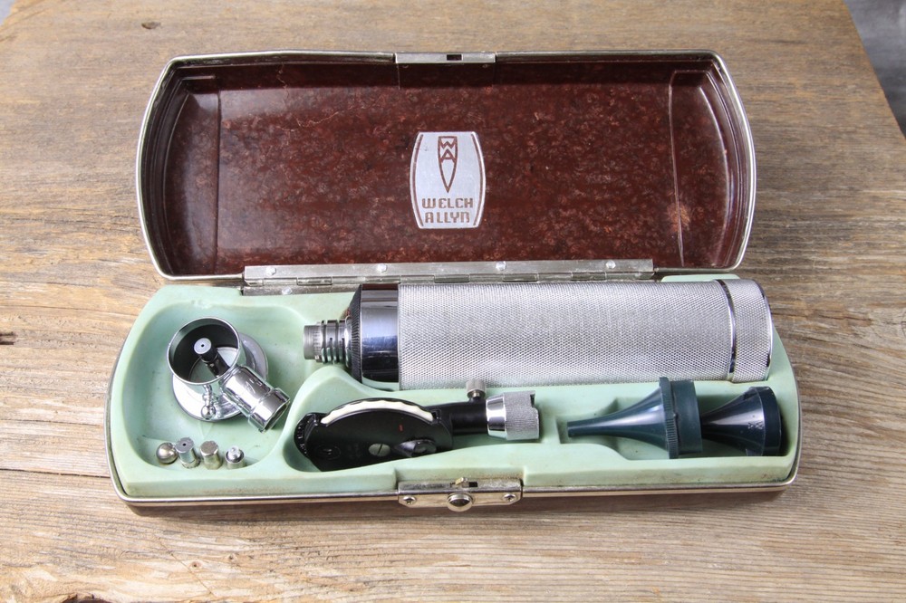 Vintage Welch Allyn Ophthalmoscope Set in Bakelite Case-Untested