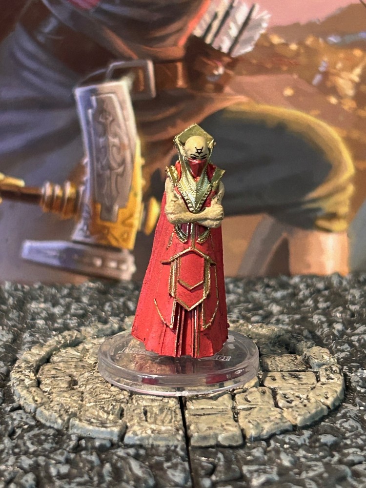 Thanyan Apprentice D&D Miniature Dungeons Dragons Fangs Talons 20 red wizard