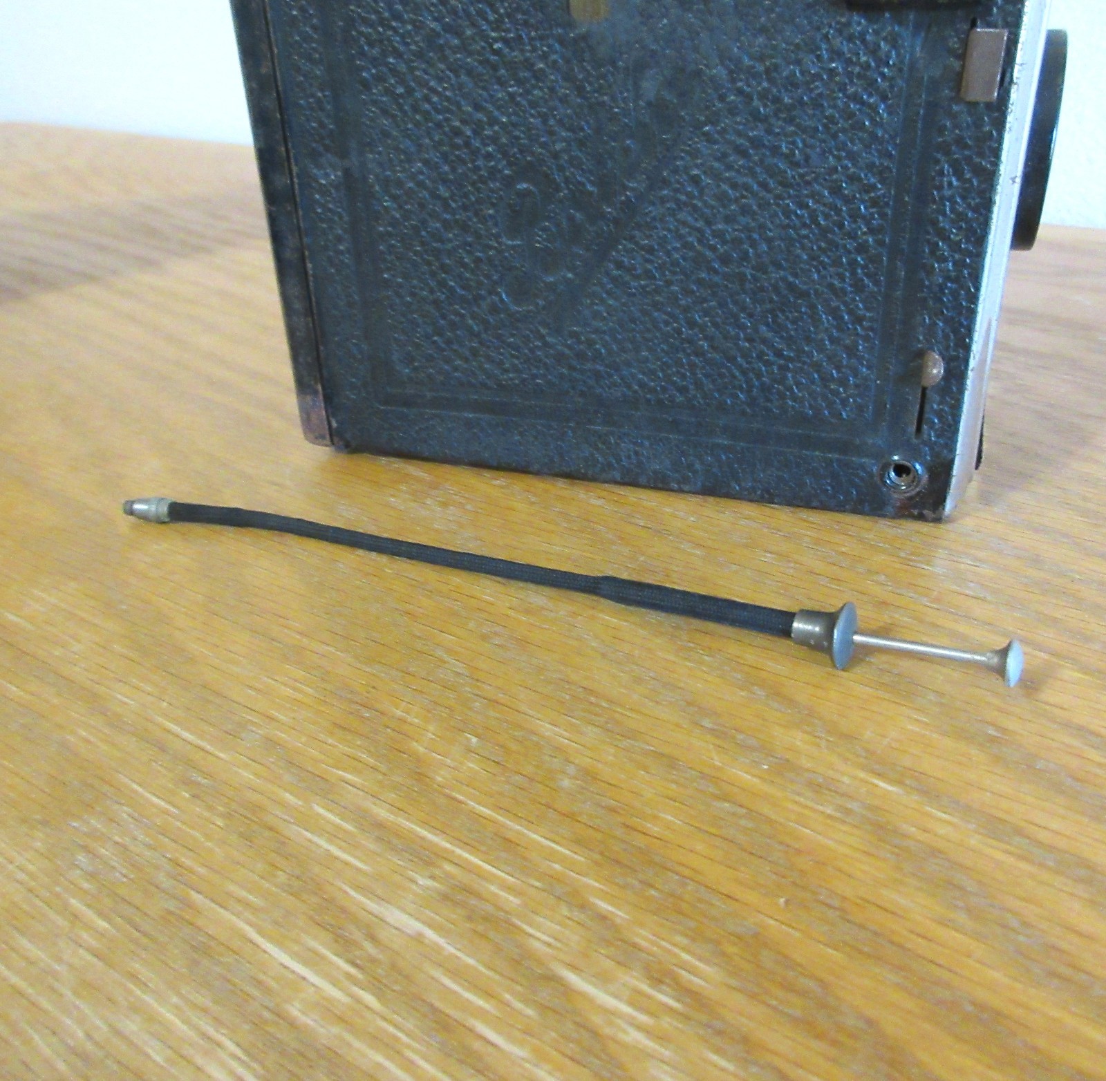 (O) Balda Rollbox Camera w/ Leather Case and Remote Cable Thread, 1930s