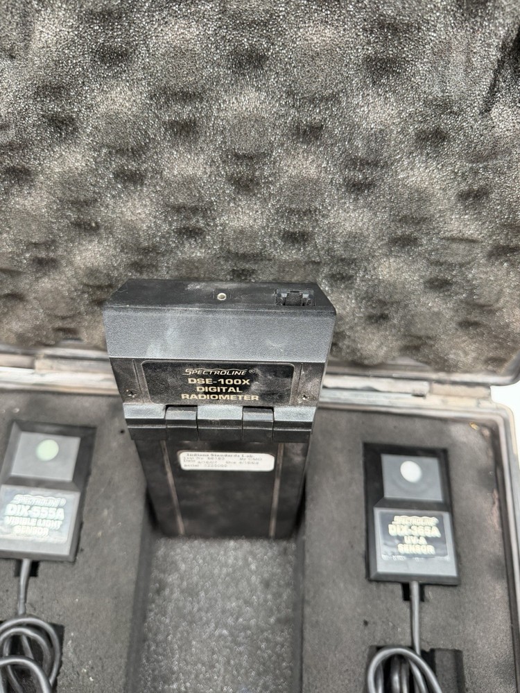 SPECTROLINE DSE-2000A RADIOMETER / PHOTOMETER Untested