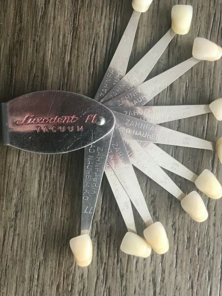 Luxodent FL Vacuum Shade Guide