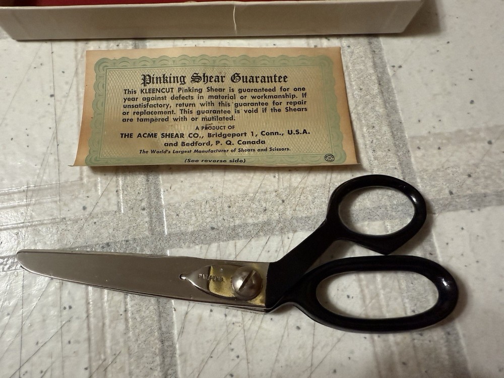 VERY NICE KLEENCUT PINKING SHEARS W/THE AUTOMATIC STOP IN ORIGINAL BOX & INSERT