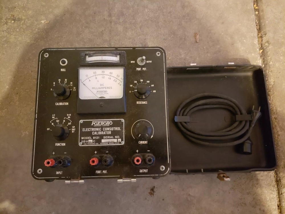 Foxboro Electronic Consotrol Calibrator 8121 *USED*