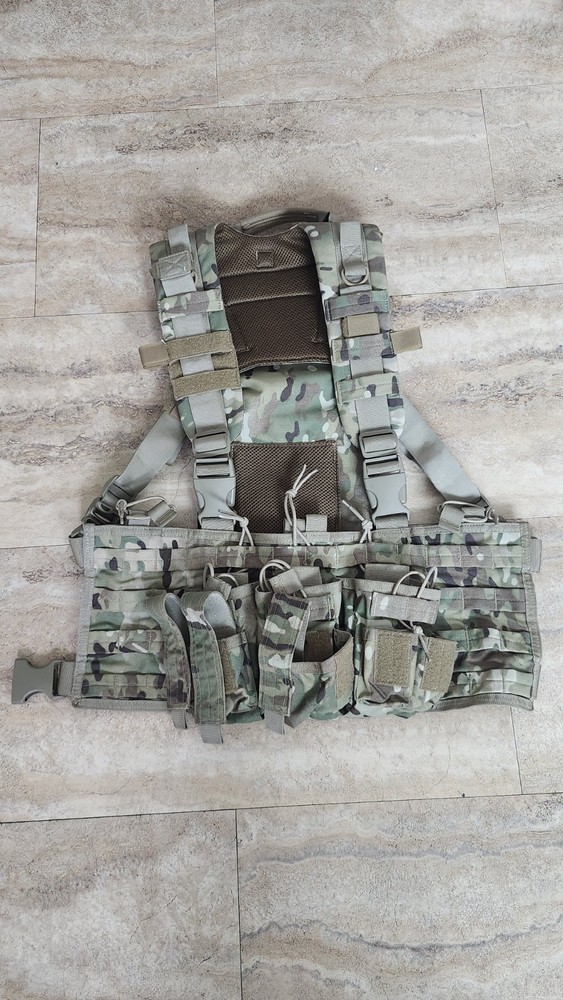 Condor Multicam Tacitcal Chest Rig W/ Pouches/hydration Bladder Insert