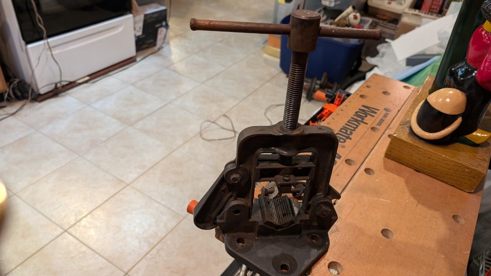 Desmond Stephan Simplex #12 Bench Mounted Pipe Vise w/2 mounting bolts