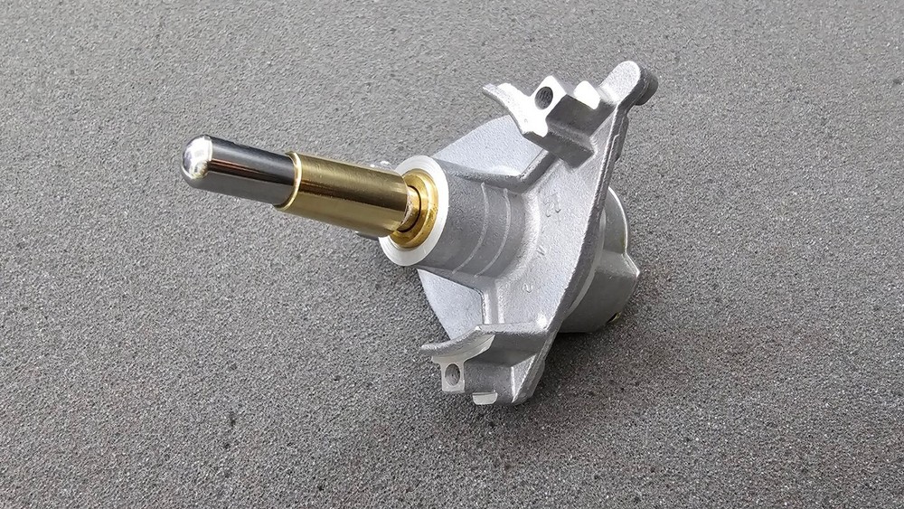 Technics sl1200, sl1210 Spindle in Excellent condition