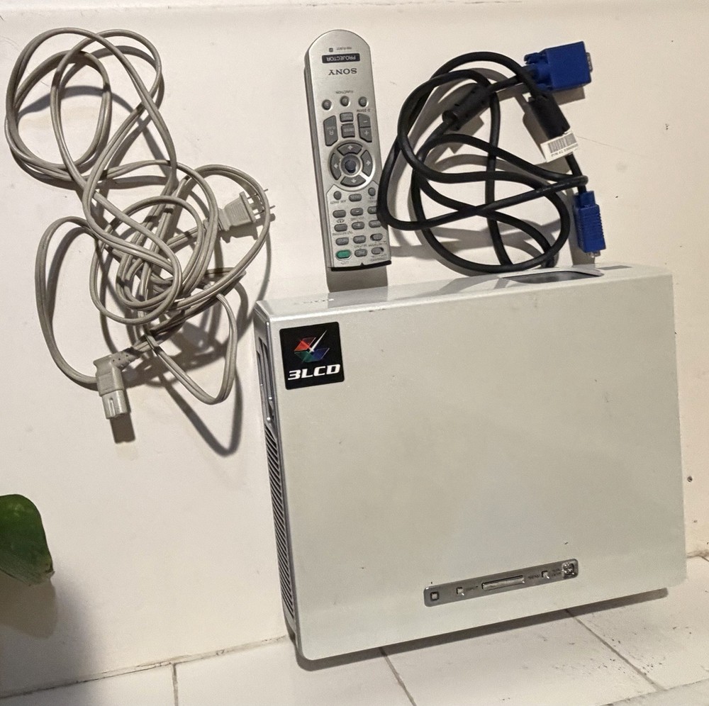 SONY VPL-CX70 Projector With Remote Control WORKS!