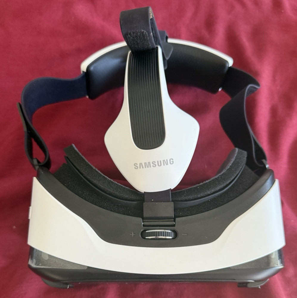 Samsung Gear VR Headset with Adjustable Strap