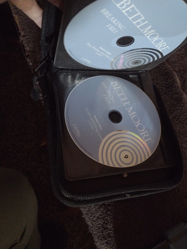 Beth Moore: Breaking Free 11-Disc CD Set Audiobook