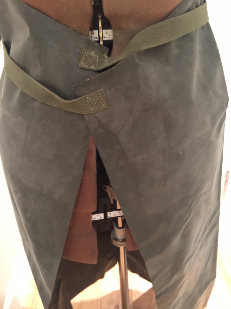 RUBBER APRON
