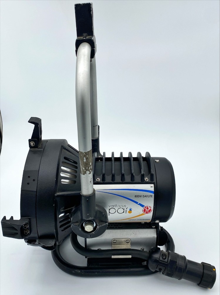 Mole-Richardson 6781 800w Daylight/  1000w Tungsten Variable Focus PAR Light