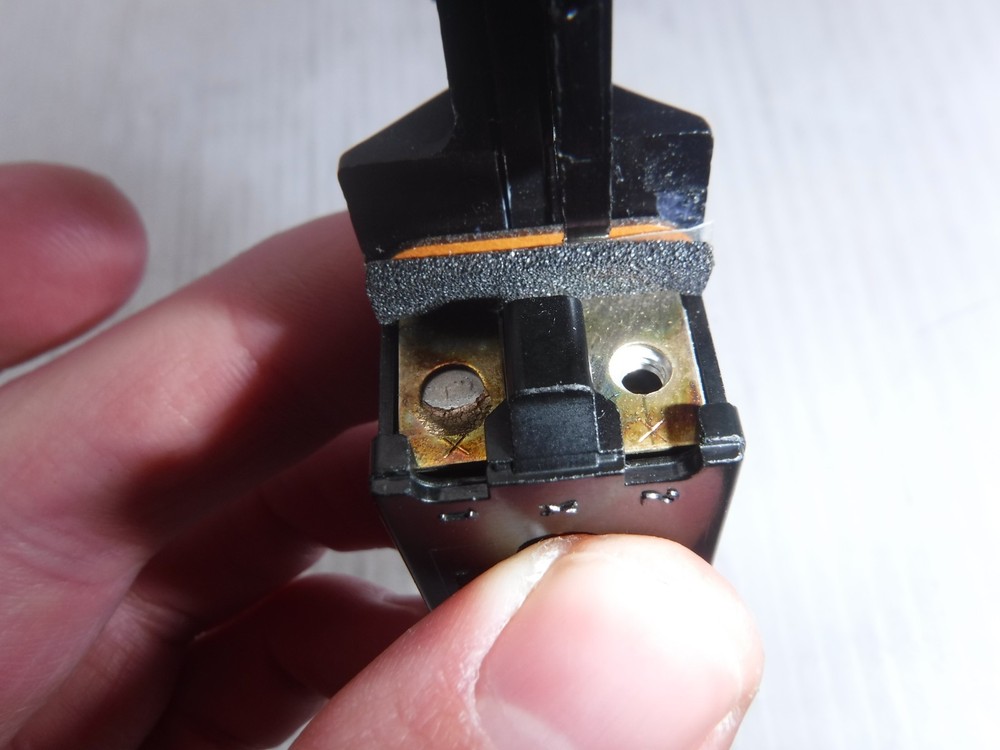8670K2 / 8A250V / 16A125V Trigger Switch ** Screws Not Included **