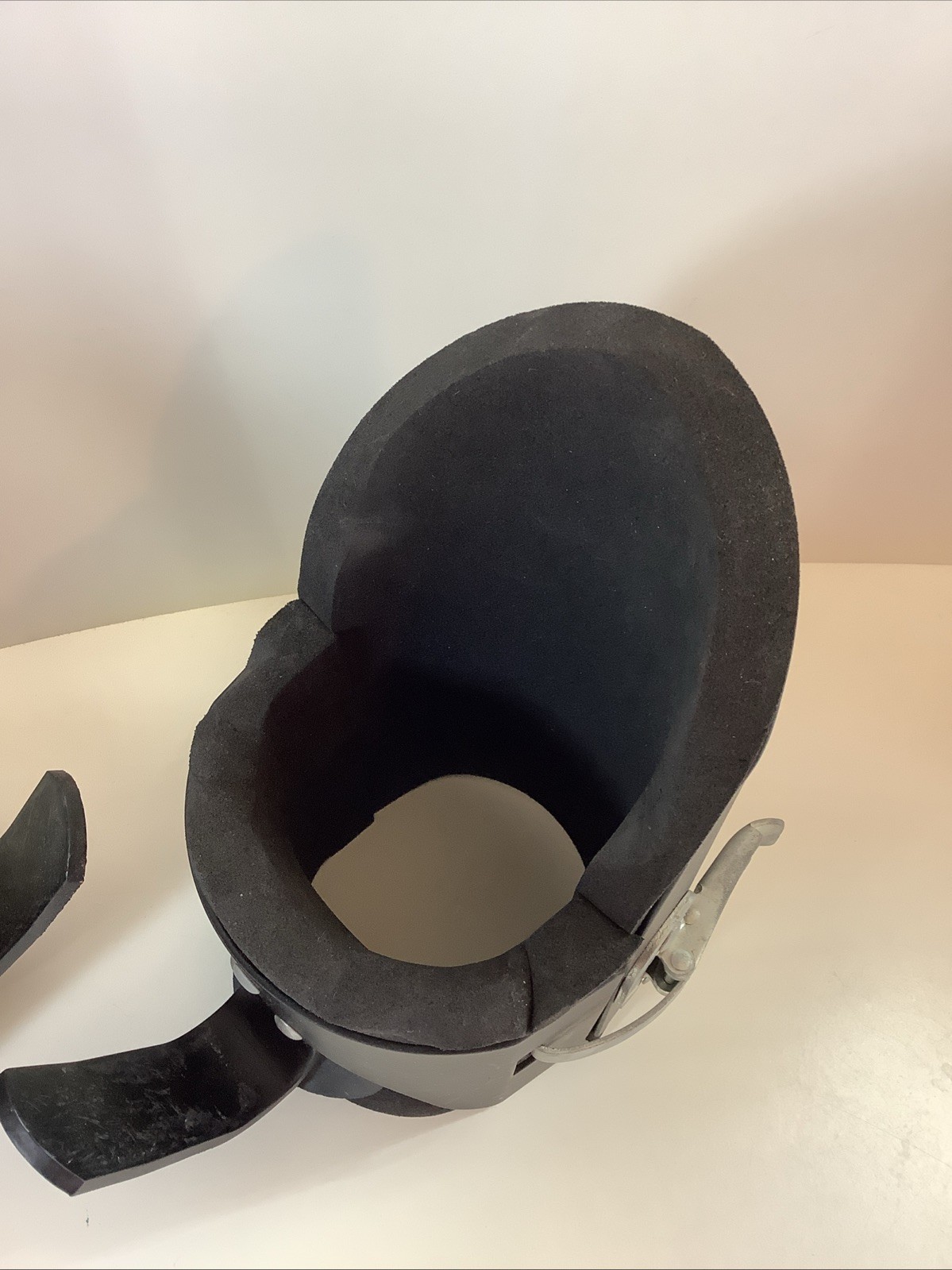 Vintage 1980’s Gravity Guiding System Metal Inversion Boots Ankle Holders w/ Box