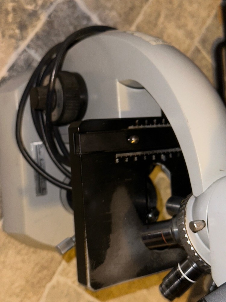 Zeiss Universal Microscope 47 30 15 with objectives