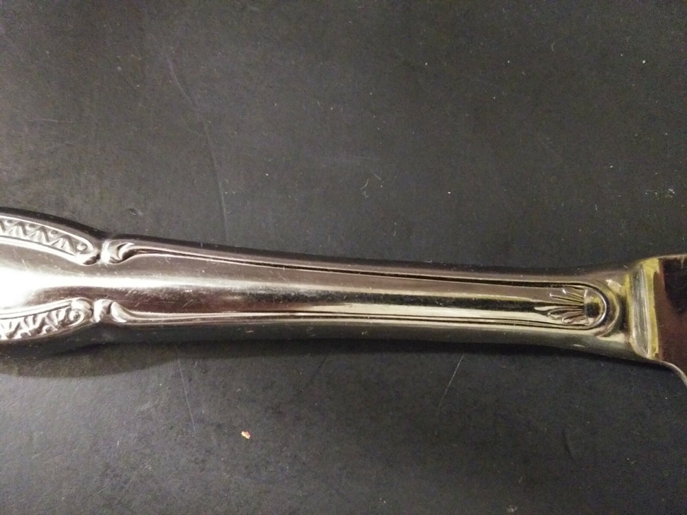 Wallace Venetian (smooth, dot tip) Stainless 9 3/4" Dinner Knife
