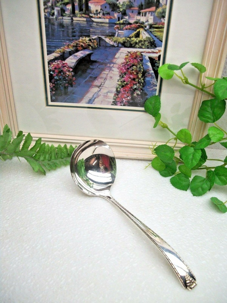 Oneida Silver Prestige Plate  BORDEAUX  Silverplate Gravy Serving Ladle   1945