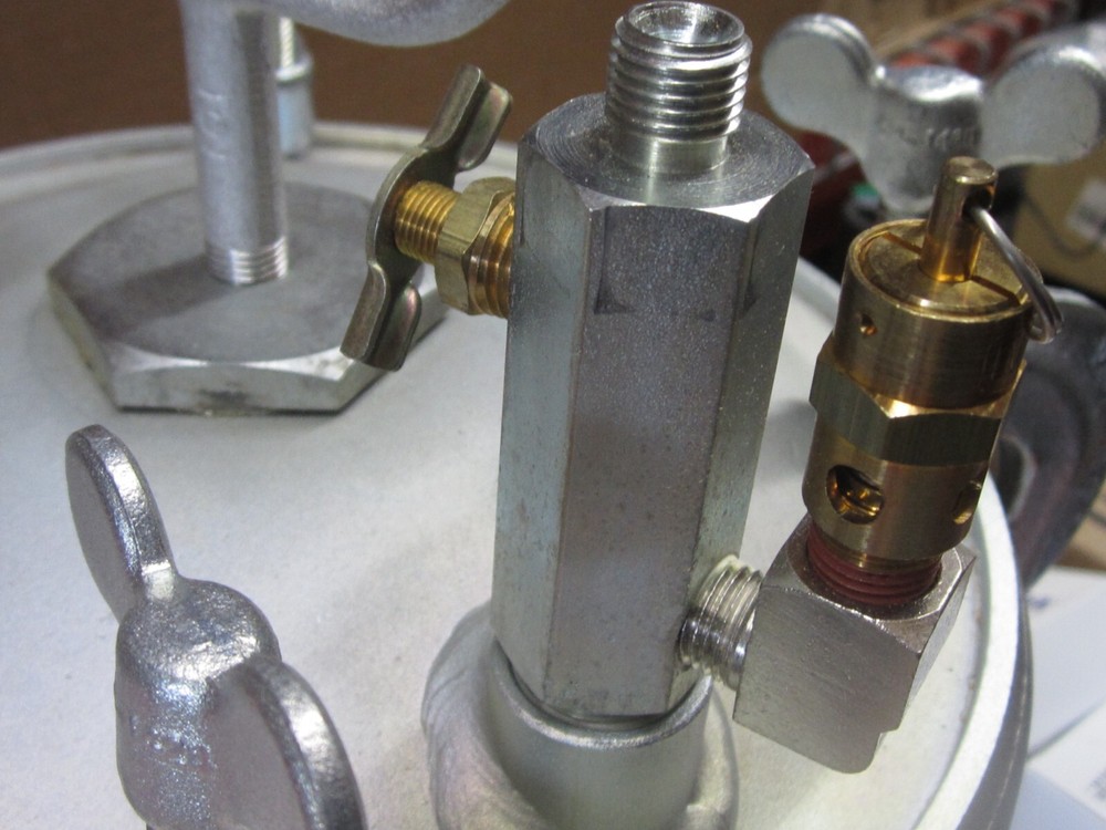 BINKS 83G PRESSURE POT