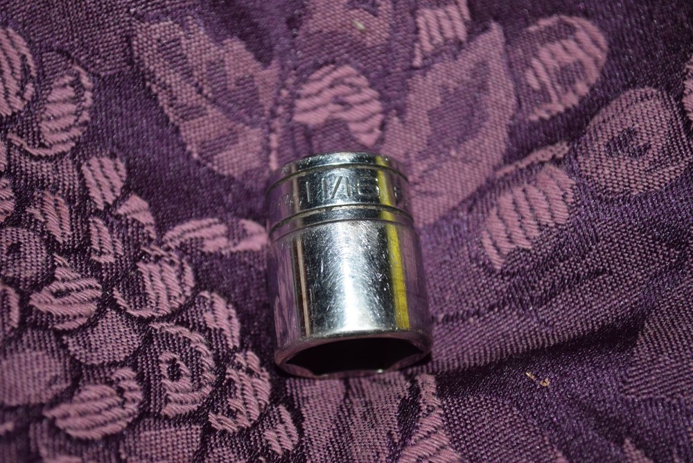 Snap On Tools 11/16" Shallow Socket 3/8" Drive 6 Point FS221 USA New Script