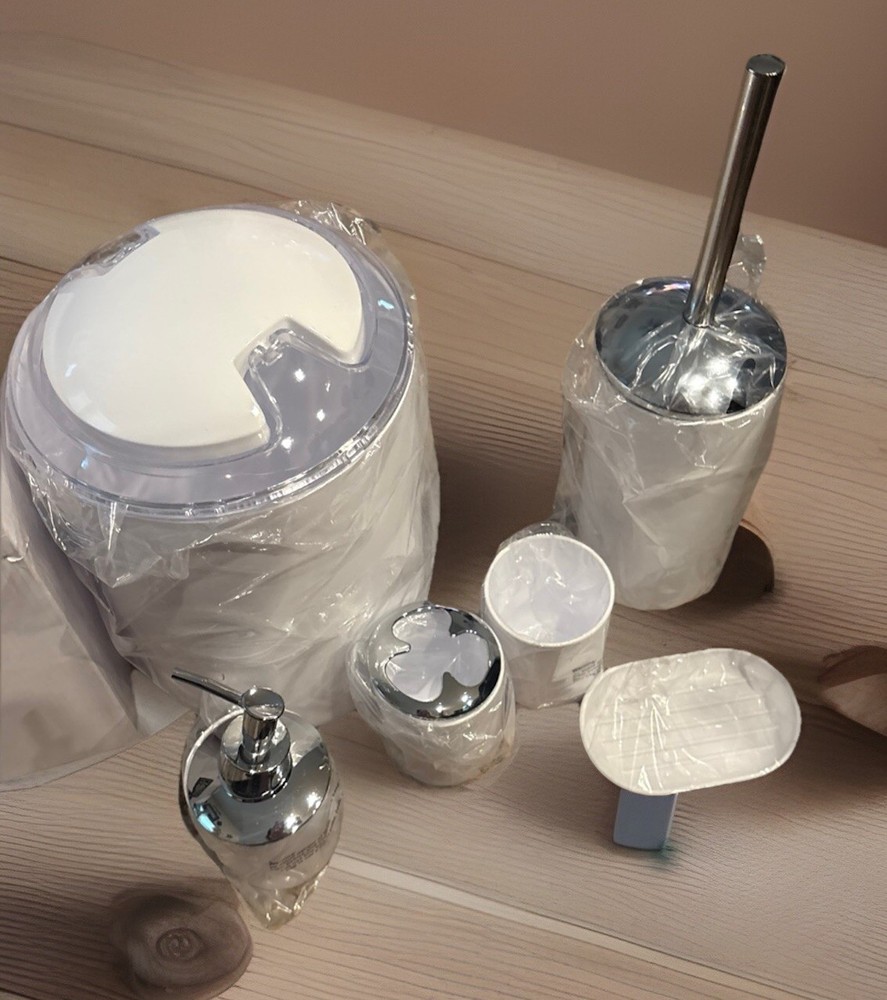 Vanilla Brick Bathroom Set