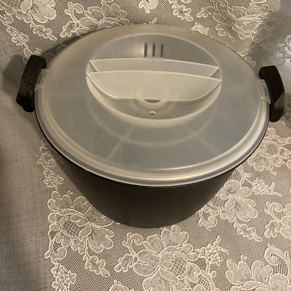 Pampered Chef Black Micro Cooker Microwave Steamer Strainer 3 Quart