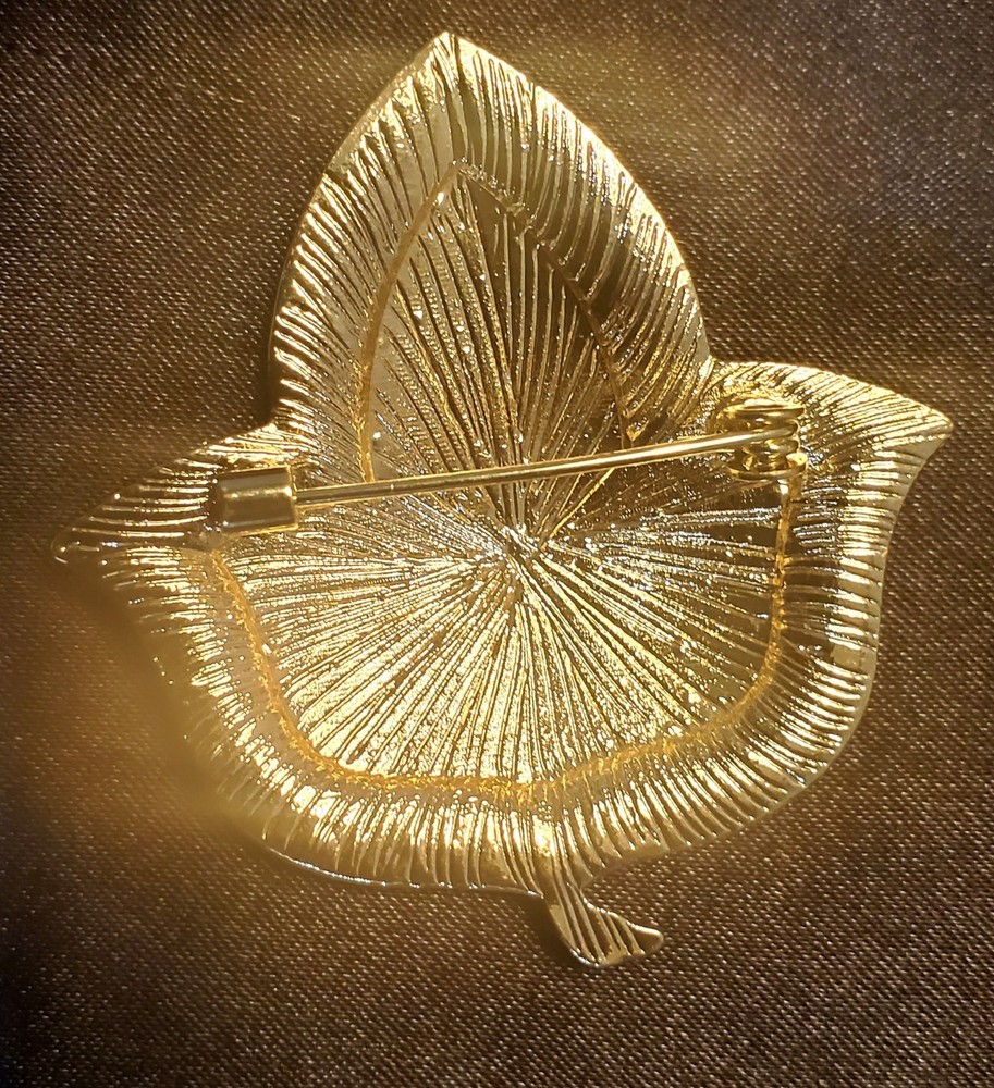 (AKA) Alpha Kappa Alpha Sorority Brooch