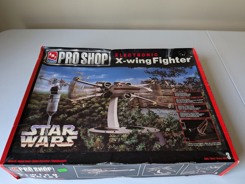 AMT Star Wars Electronic X-Wing Fighter Plastic Model Kit