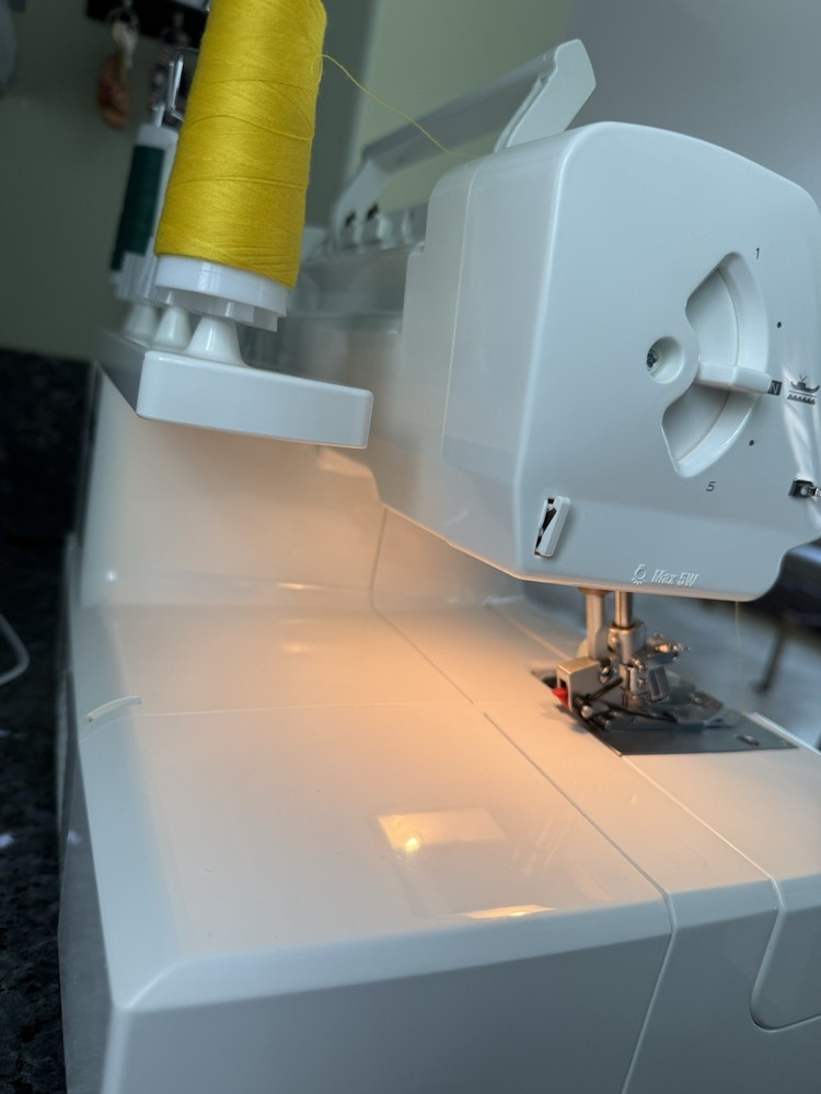 Husqvarna Viking Huskylock 936