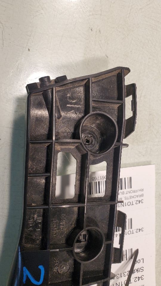 PRIUS 2014 RH FRONT BUMP BRACKET