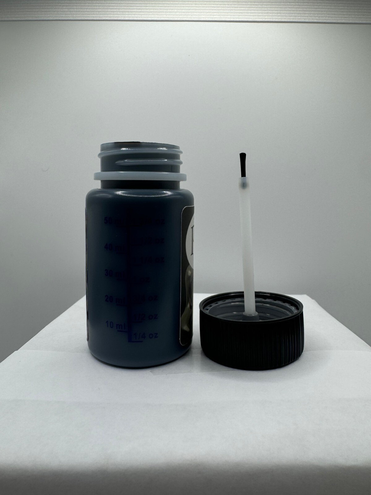 Touch up Paint - Mercedes Benz Black - Color Code: 040 - 2oz - w/ brush