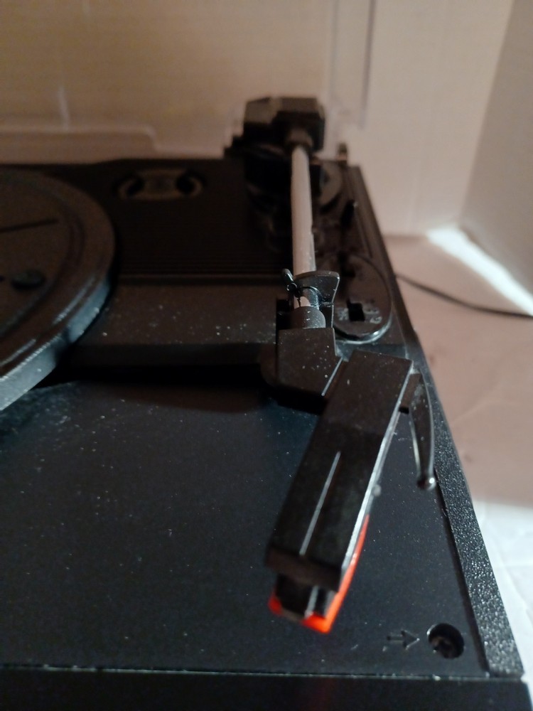 1 BY ONE Record Player MD-920 In Good Condition