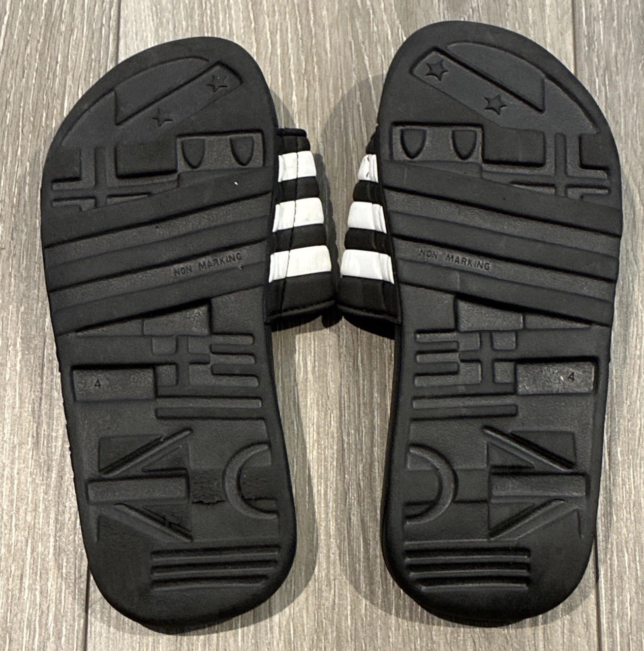Adidas Youth Adissage Slides Sandal Black/White/Black Boys Size 4
