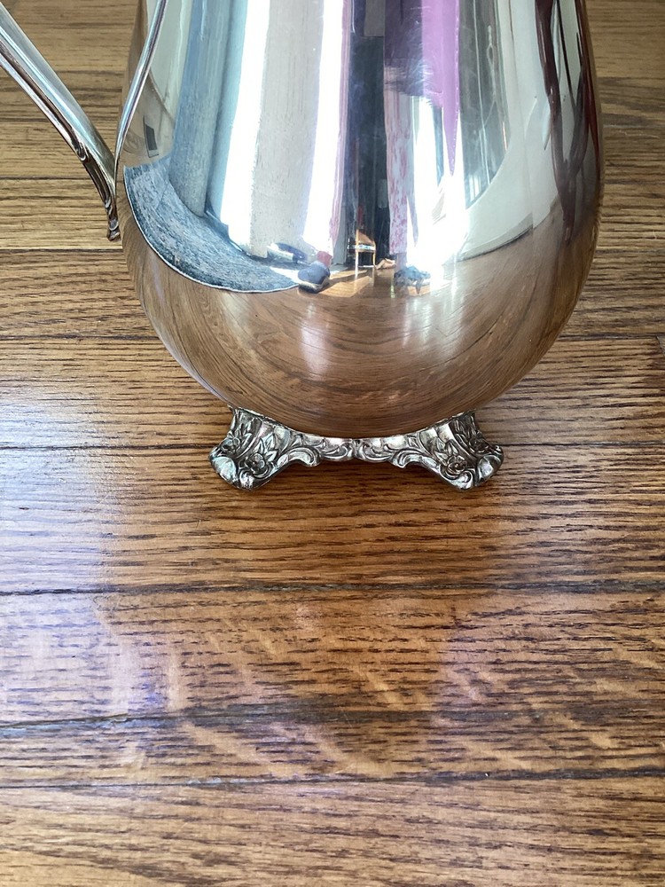 Wm ROGERS & SON VICTORIAN ROSE #1917 SILVERPLATE WATER PITCHER w/ ICE LIP 9"