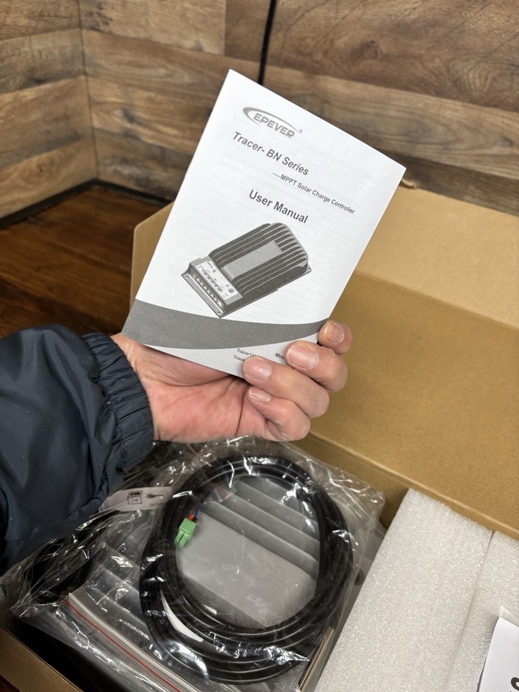 EPEVER 40A MPPT Solar Controller with MT50 Remote Meter NEW OPEN BOX