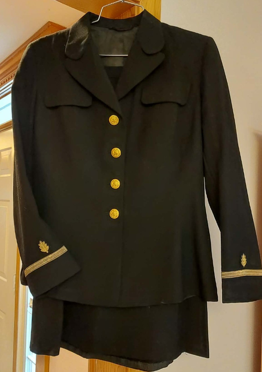 Vintage WWII US NavalThis Nurse Dress uniform, circa 1940's skirt and blazer