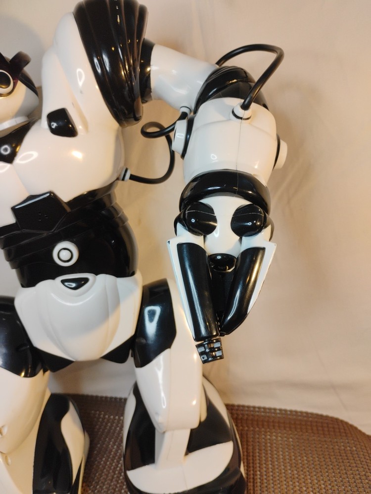 🔥 Rare Robosapien Humanoid 14" Robot No Remote 2004 Untested