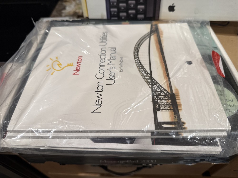 Newton/ Apple MessagePad 2000 Bundle