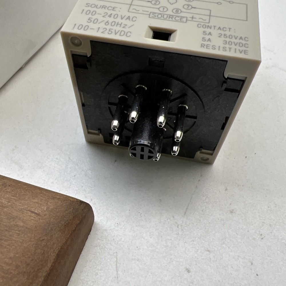 New Omron H3CR-A8 Timer Module H3CRA8