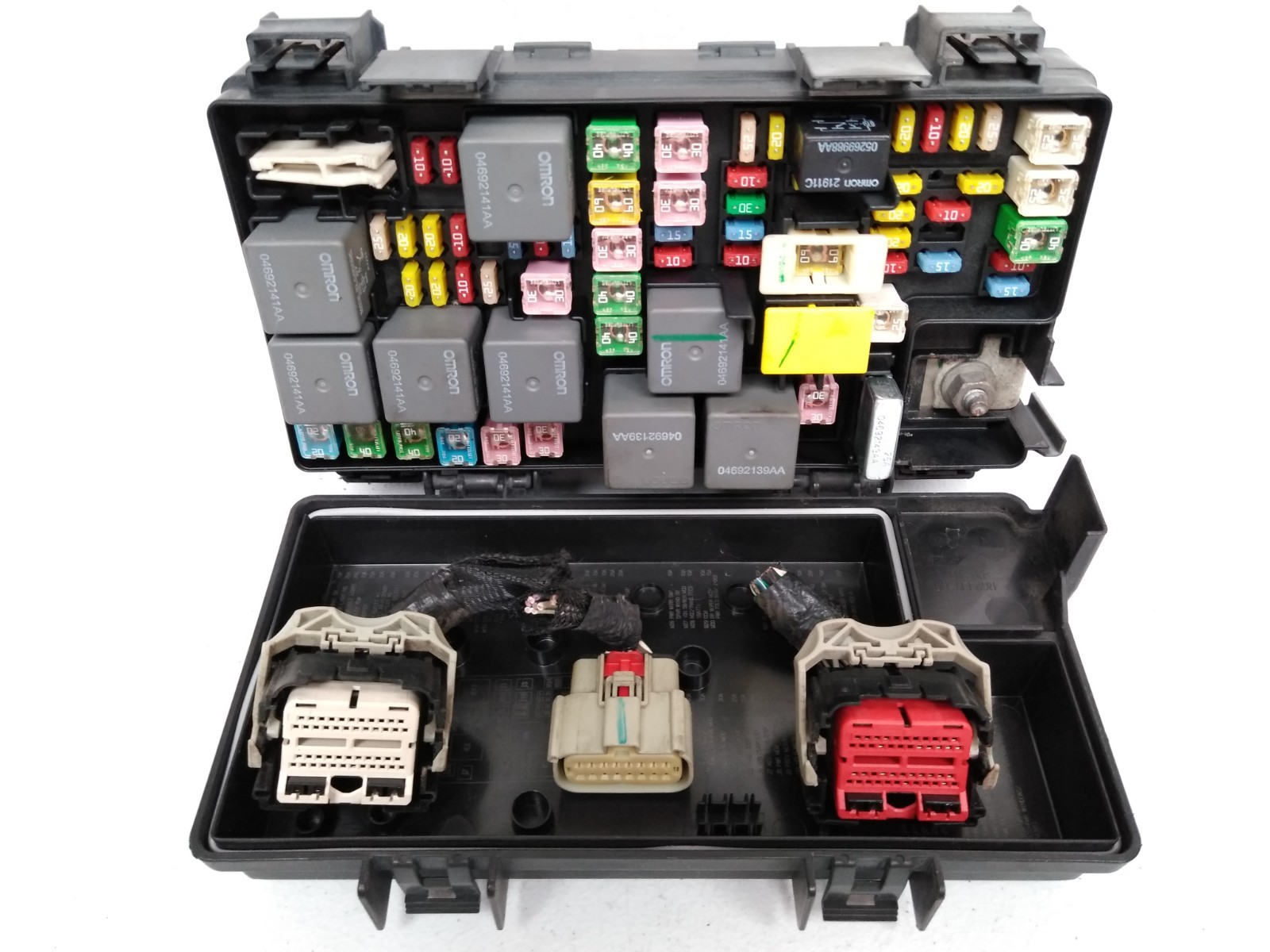 56049720AR Chrysler 2008 2009 Town & Country Fuse Box Engine Bay TIPM OEM B2