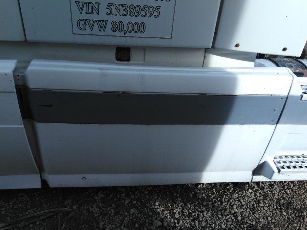 For 2005 VOLVO VNL SIDE FAIRING Left ,  OR