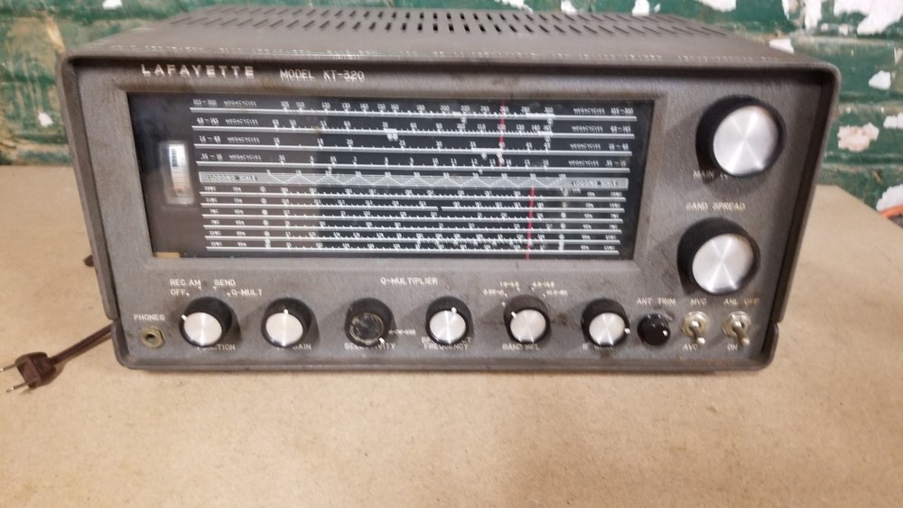 Lafayette S.W. / Communications Receiver, Model KT-320 - Powers On -Untested