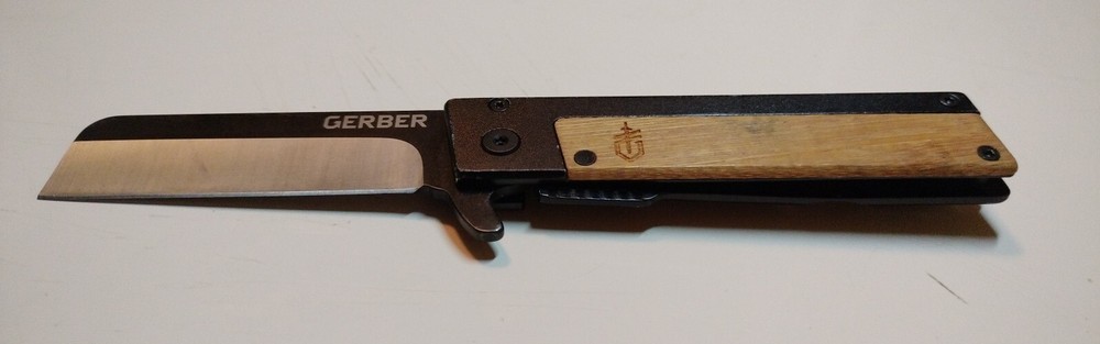 GERBER QUADRANT POCKET KNIFE W/ CLEAVER STYLE BLADE