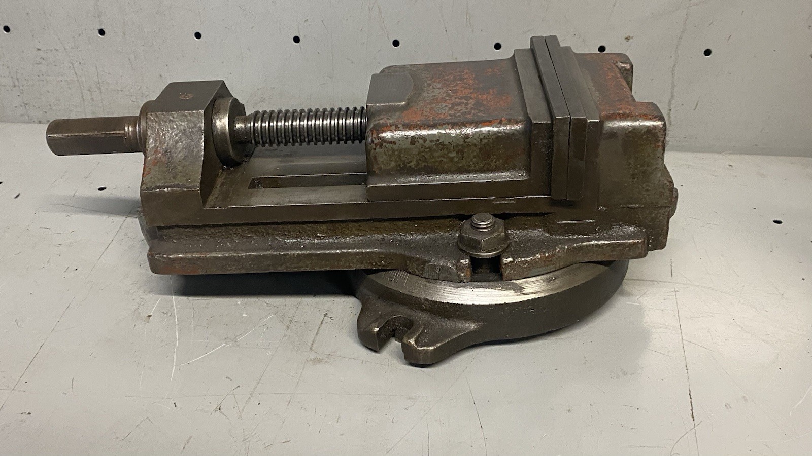 L W CHUCK Milling Machine Vise W/ Swivel Base