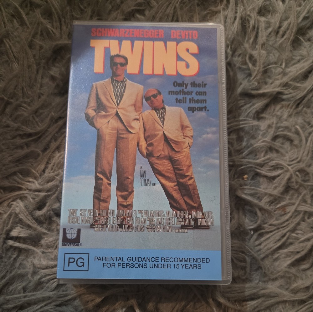TWINS VHS VIDEO 1988 DANNY DEVITO ARNOLD SCHWARZENEGGER COMEDY