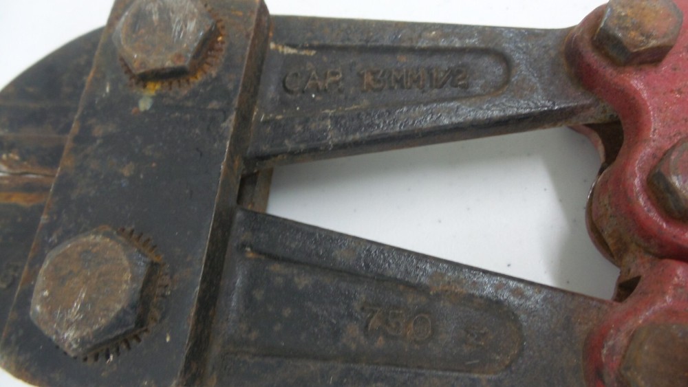 UNBRANDED BOLT CUTTER (DNT FF25)