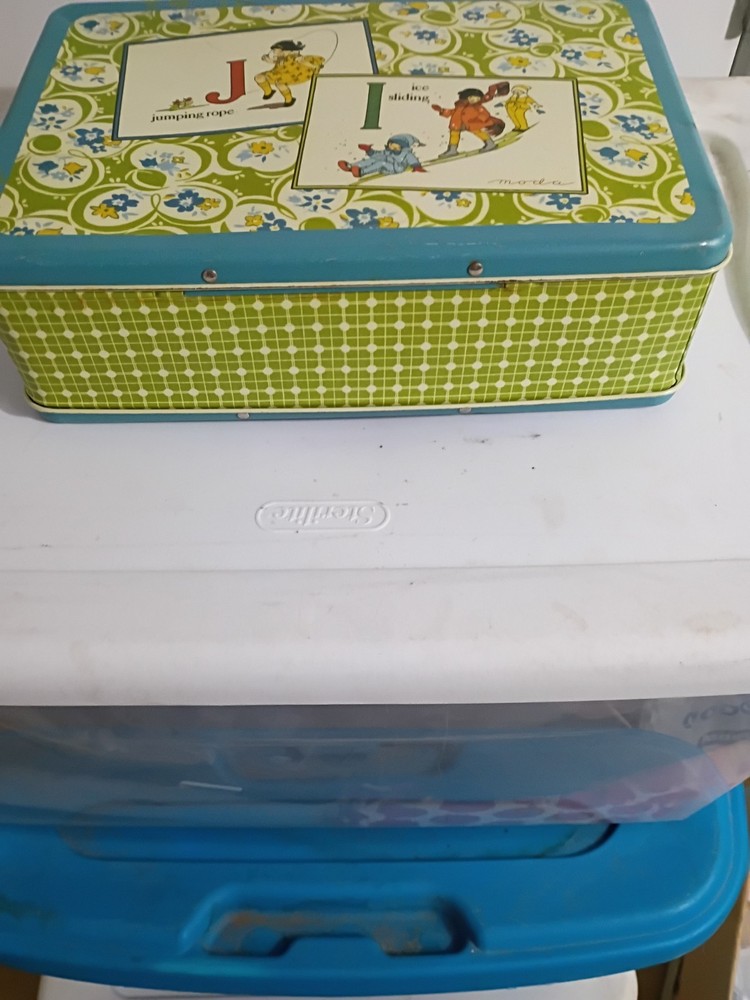 Moda Vintage Tin Alphabet Lunchbox