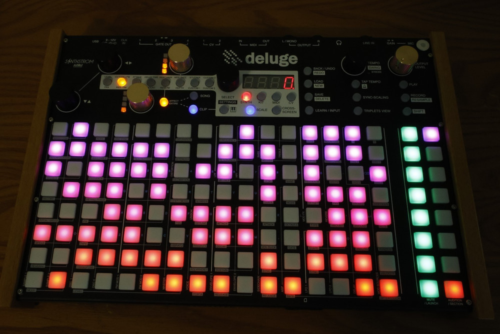 Synthstrom Audible Deluge DE-01 -Synth, Sampler and Sequencer -MINT- DeckSaver