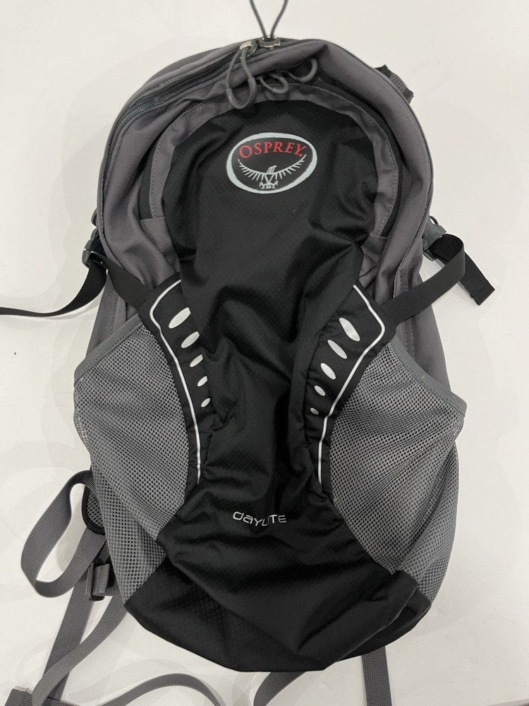 Osprey Daylite Hiking H2O Hydration Backpack Daypack Bag Black/Gray EUC