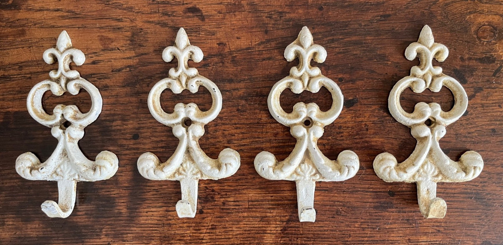 4 Vintage Solid Brass Shabby Chic / Rustic Farmhouse Fleur de Lis Wall Hooks