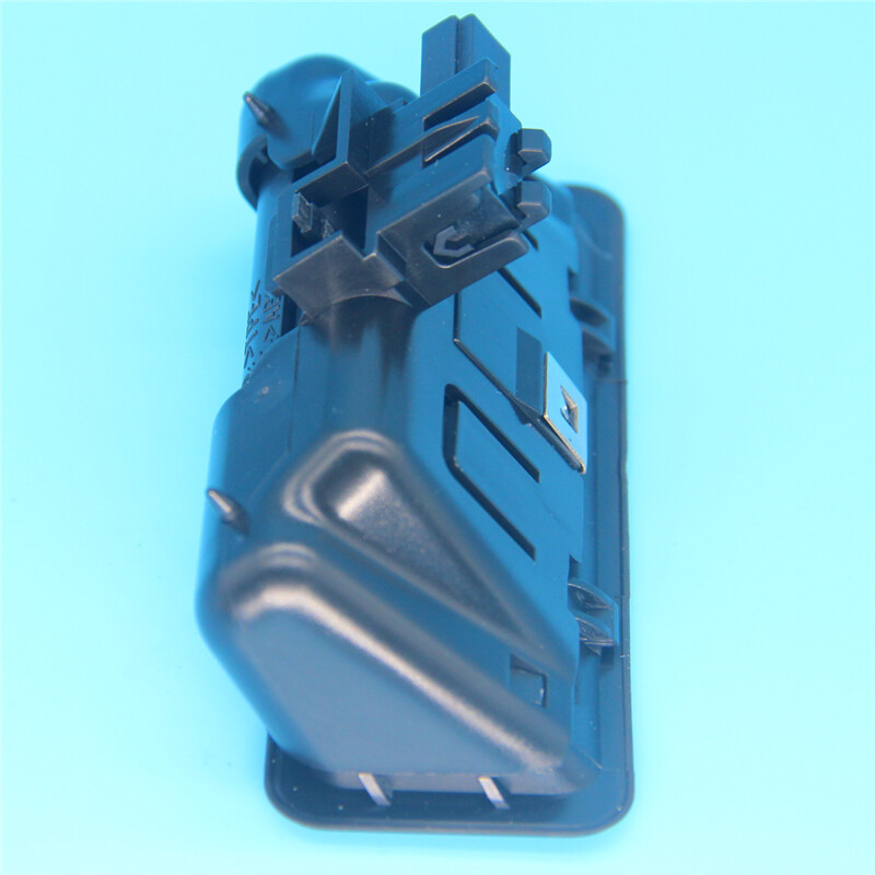 Trunk Lock Handle Push Button 51247118158 for BMW E82 E88 E90 E91 E92 E93 E60